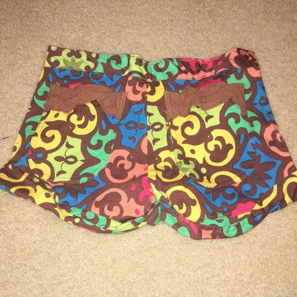 Judith March Shorts Ruffle Back - Picture 2 of 2